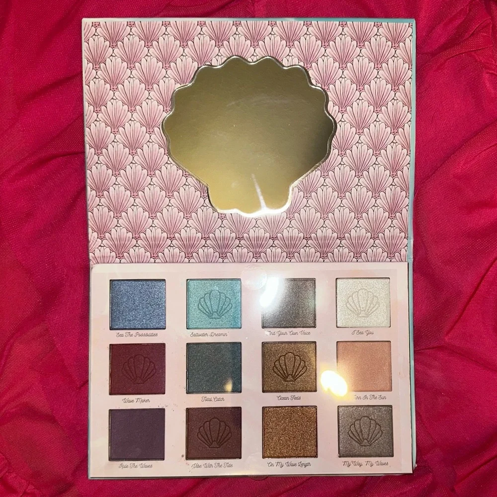Disney The Little Mermaid Eyeshadow Palette - Shimmers & Mattes - Ariel - Picture 2 of 7